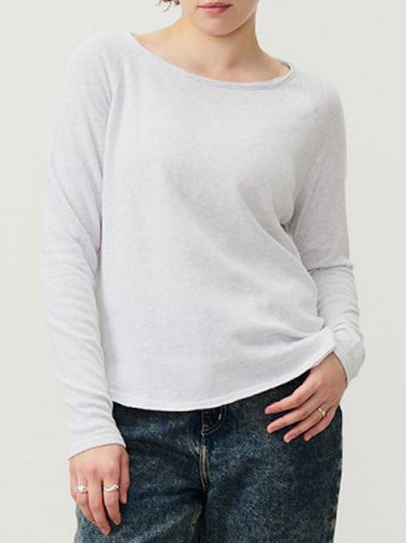 Image of a model wearing Tops. Productname: AMERICAN VINTAGE SONOMA LONG SLEEVE TEE in White colour by brand - American Vintage