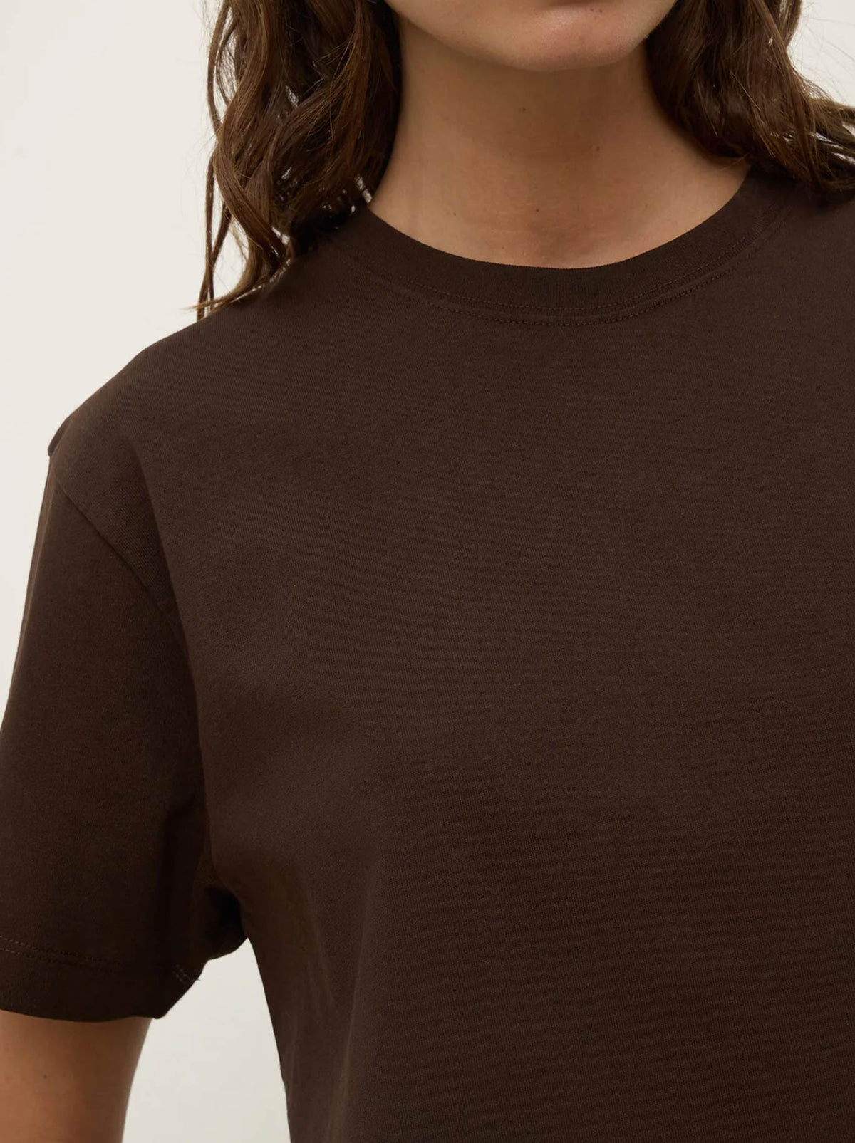 ASSEMBLY LABEL ORGANIC BASE TEE (Drift)