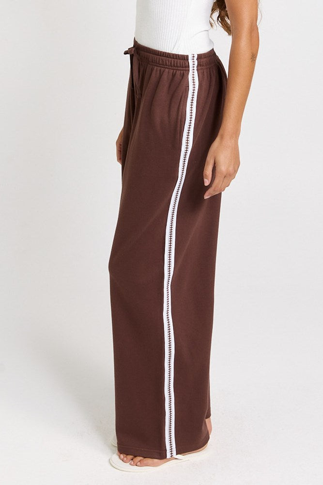 Betty Basics Nikki Relax Cotton Jogger (Chocolate)