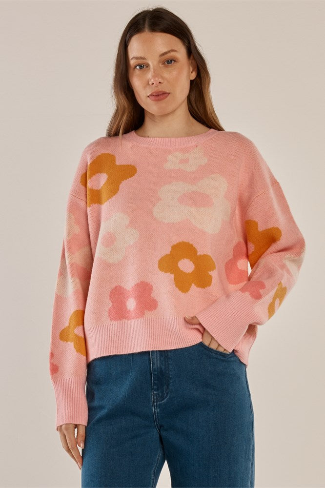 Image of a model wearing Outerwear. Productname: Betty Basics Leonie Knit Sweater Jacquard Flowers in Jacquard Flowers colour by brand - Betty Basics