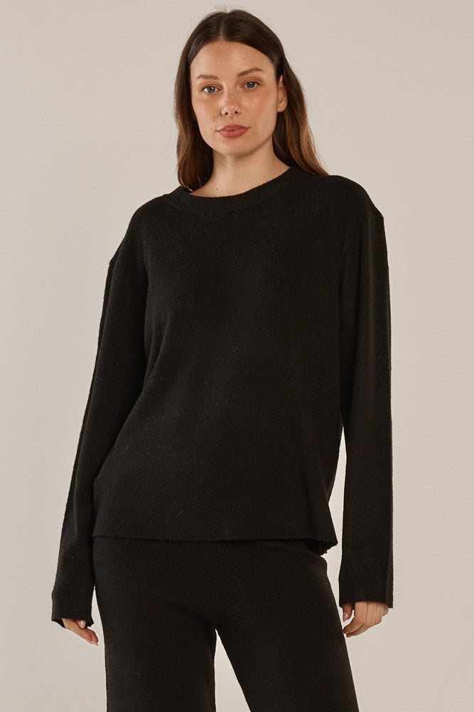 Image of a model wearing Outerwear. Productname: Betty Basics Ruby Knit Sweater Black in Black colour by brand - Betty Basics