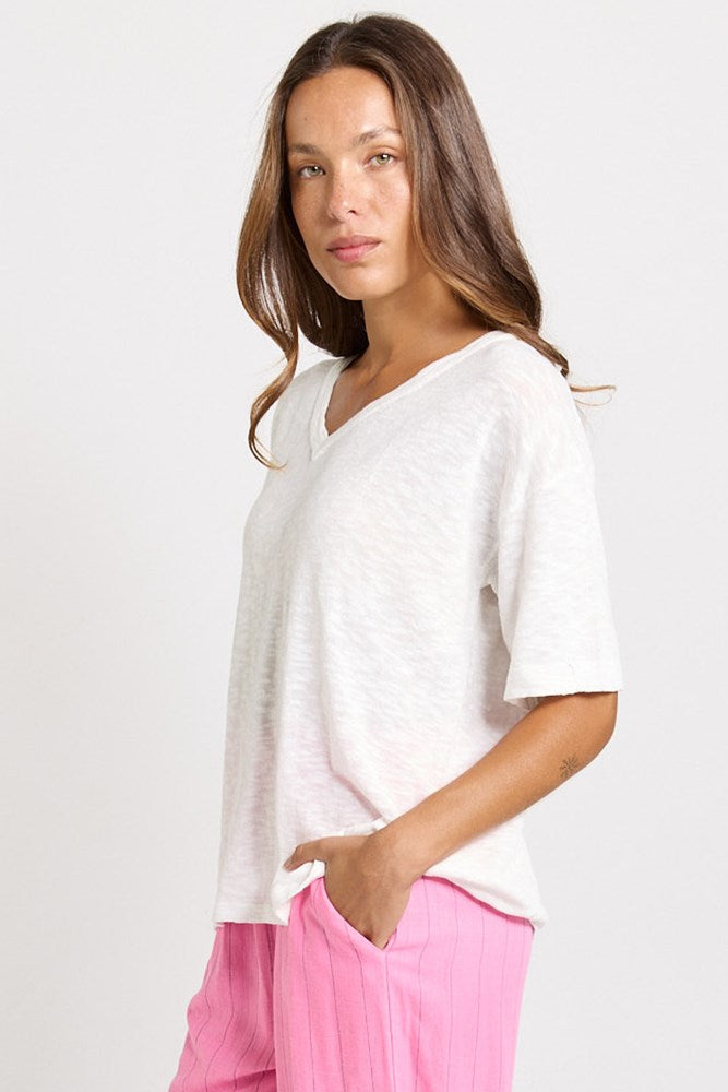 Betty Basics Aries V-Neck Knit Top (White)