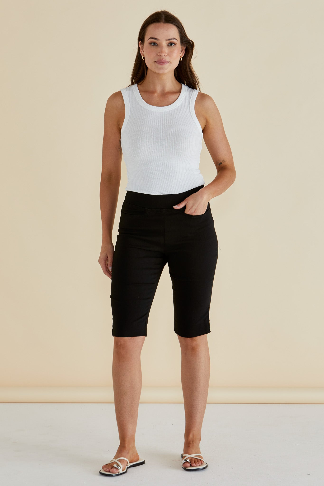 Betty Basics Bermuda Bengaline Short (Black)