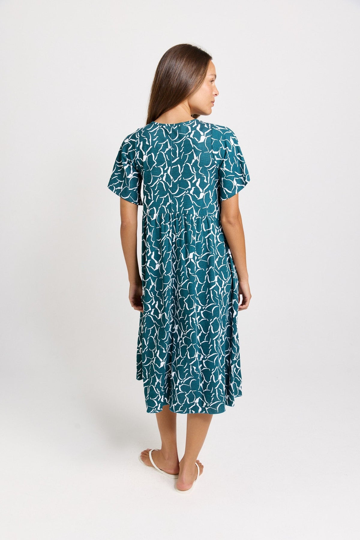 Betty Basics Donna Flutter Sleeve Midi Dress (Teal Petal Print)