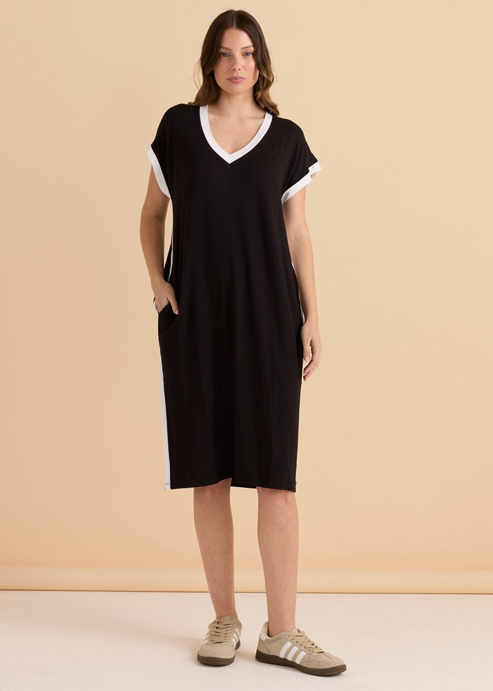 Image of a model wearing Tops. Productname: Betty Basics Tula T-Shirt Dress Black/White in Black/White colour by brand - Betty Basics