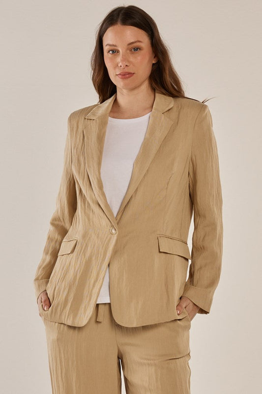 Image of a model wearing Outerwear. Productname: Betty Basics Sutton Blazer Beige in Beige colour by brand - Betty Basics