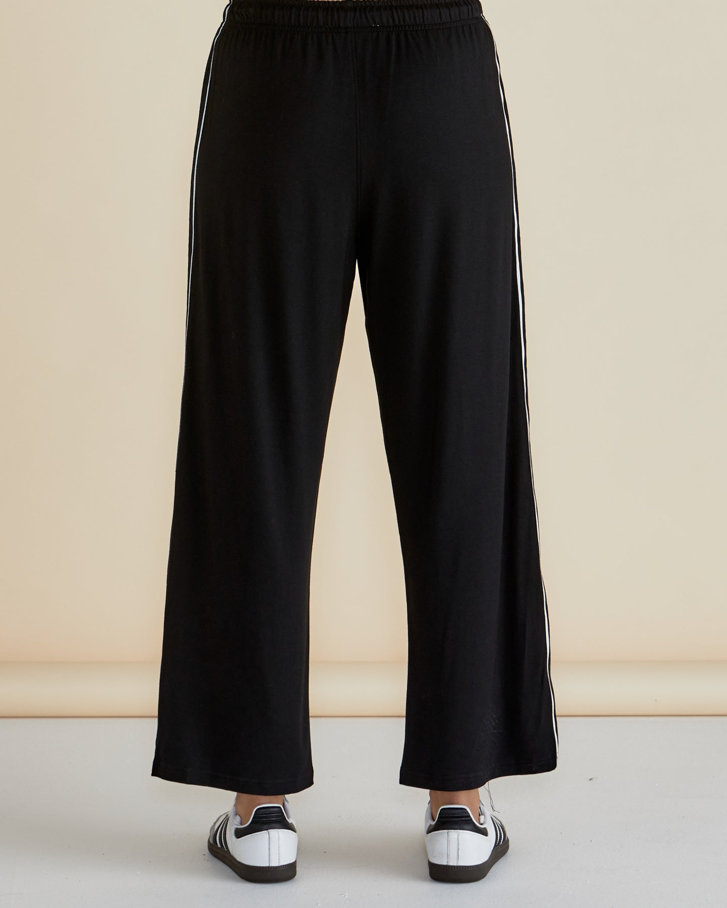 Betty Basics Evelyn Wide Leg Jogger (Black)