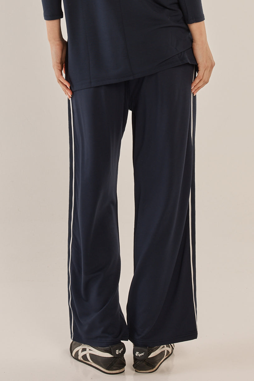 Betty Basics Evelyn Wide Leg Jogger (Navy)