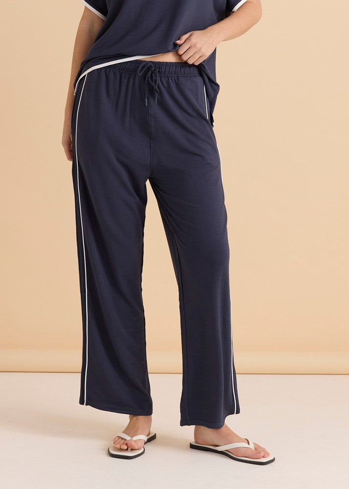 Image of a model wearing Pants. Productname: Betty Basics Evelyn Wide Leg Jogger Petrol/White in Petrol/White colour by brand - Betty Basics