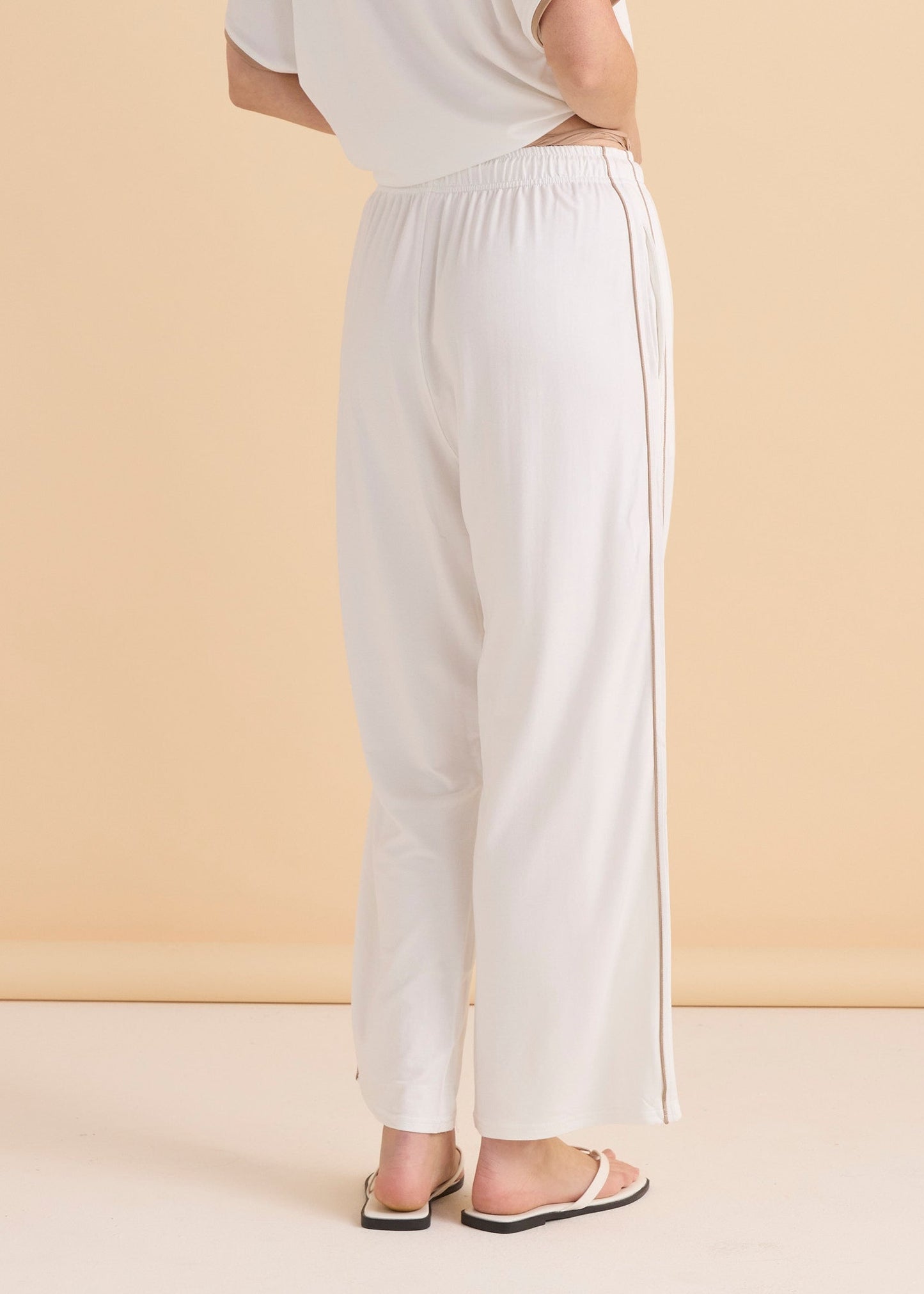 Betty Basics Evelyn Wide Leg Jogger (White/Beige)