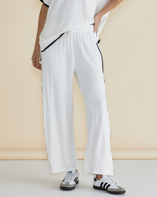 Betty Basics Evelyn Wide Leg Jogger (White)