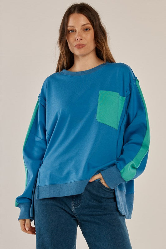 Image of a model wearing Outerwear. Productname: Betty Basics Tania Sweatshirt Blue/Green in Blue/Green colour by brand - Betty Basics