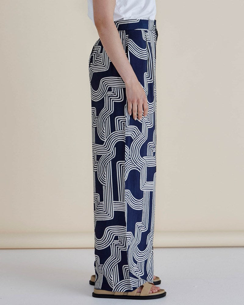 Betty Basics Zander Pant (Navy Geo)