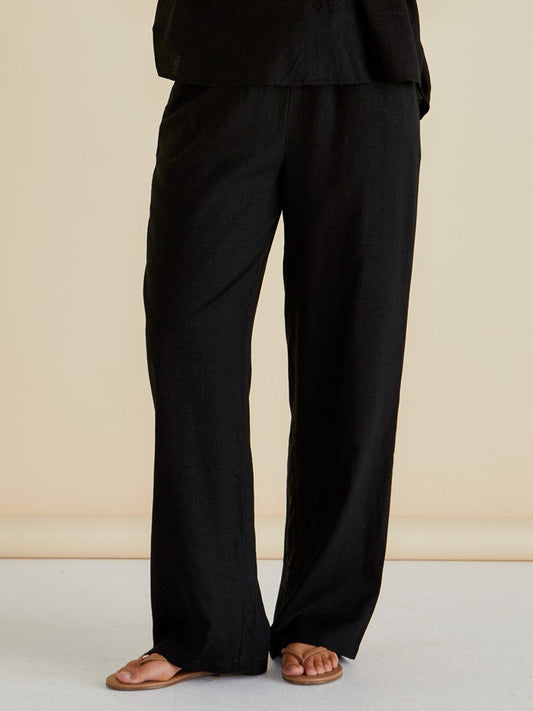 Image of a model wearing Pants. Productname: Betty Basics Zaza Relax Pant Black in Black colour by brand - Betty Basics