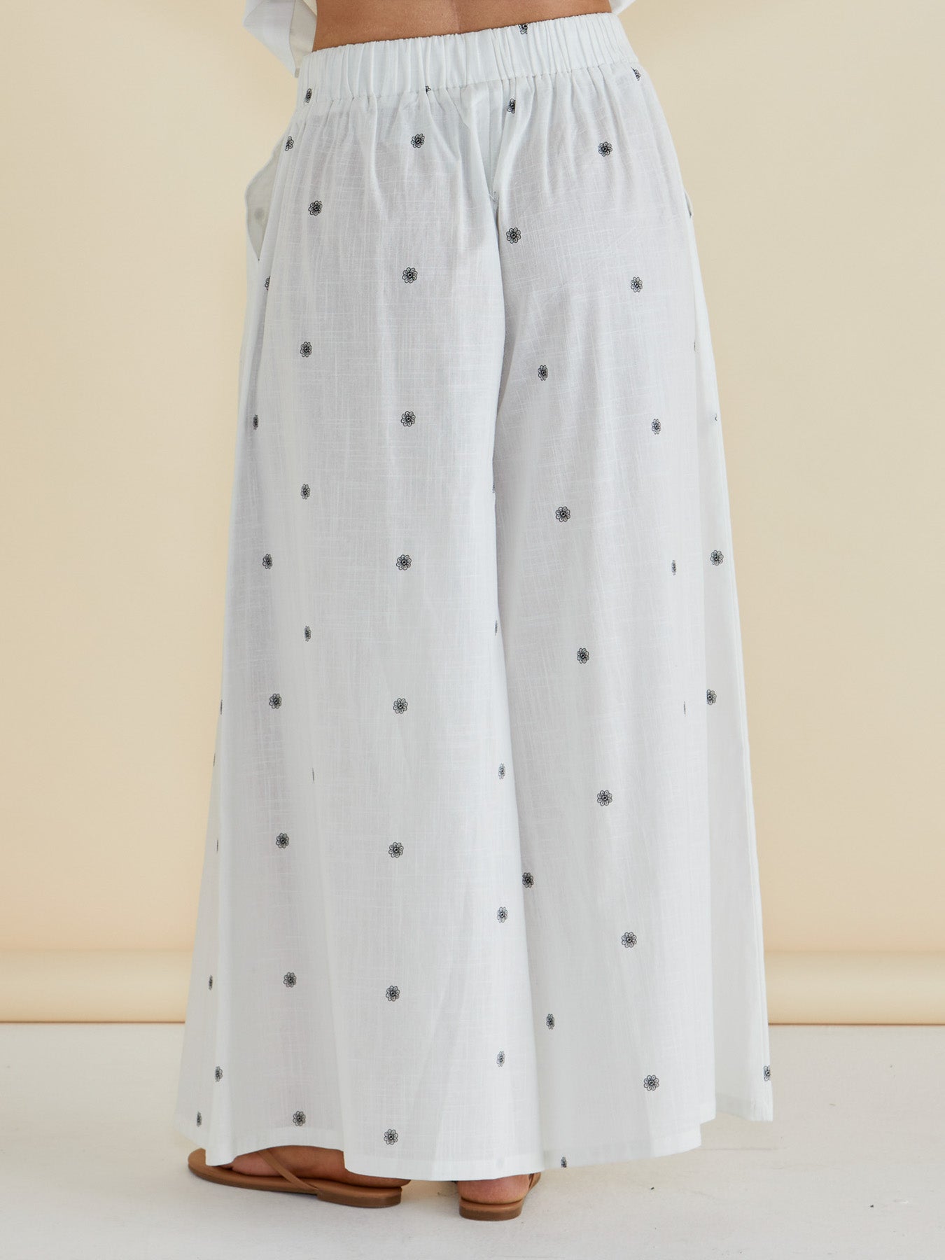 Betty Basics Tatum Wide Leg Pant (Black Floral Print)