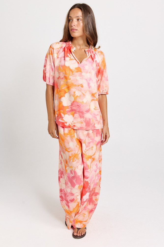 Betty Basics Joanne Linen Blend Blouse (Brushed Floral Print)