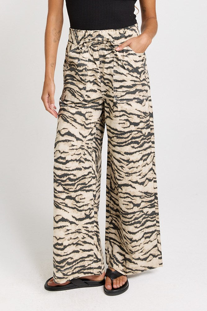 Betty Basics Saffra Wide Leg Jean (Animal)