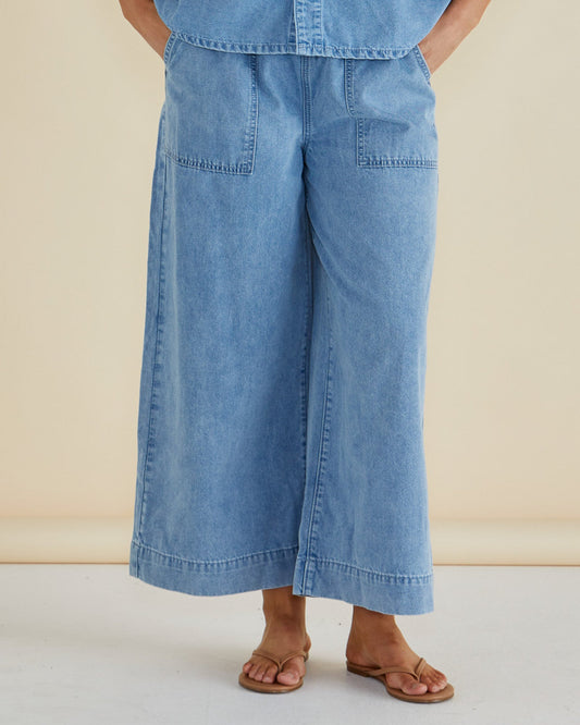 Image of Jeans. Productname: Betty Basics Saffra Relax Leg Jean Medium Wash in Medium Wash colour by brand - Betty Basics