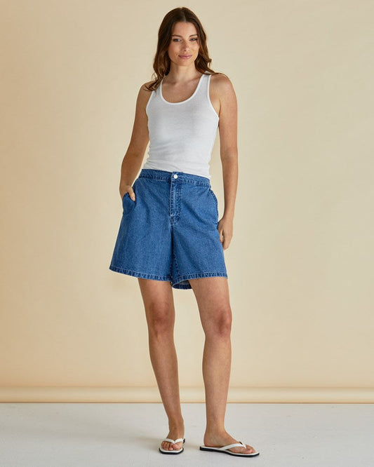 Image of a model wearing Shorts. Productname: Betty Basics Breeze Relaxed Denim Shorts Dark Blue in Dark Blue colour by brand - Betty Basics