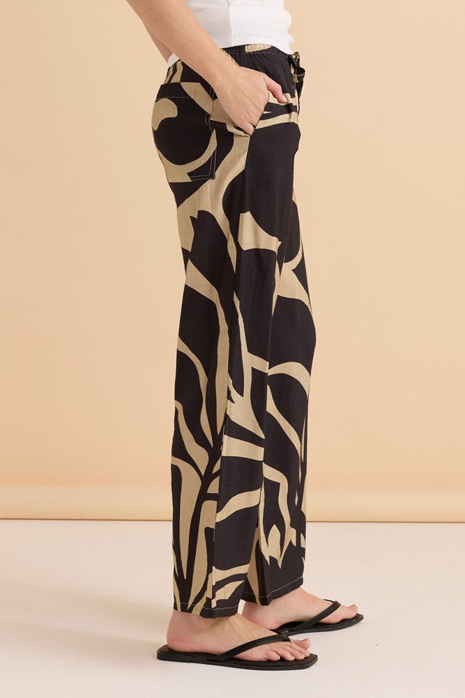 Betty Basics Sutton Relax Pant (Monochrome Floral)