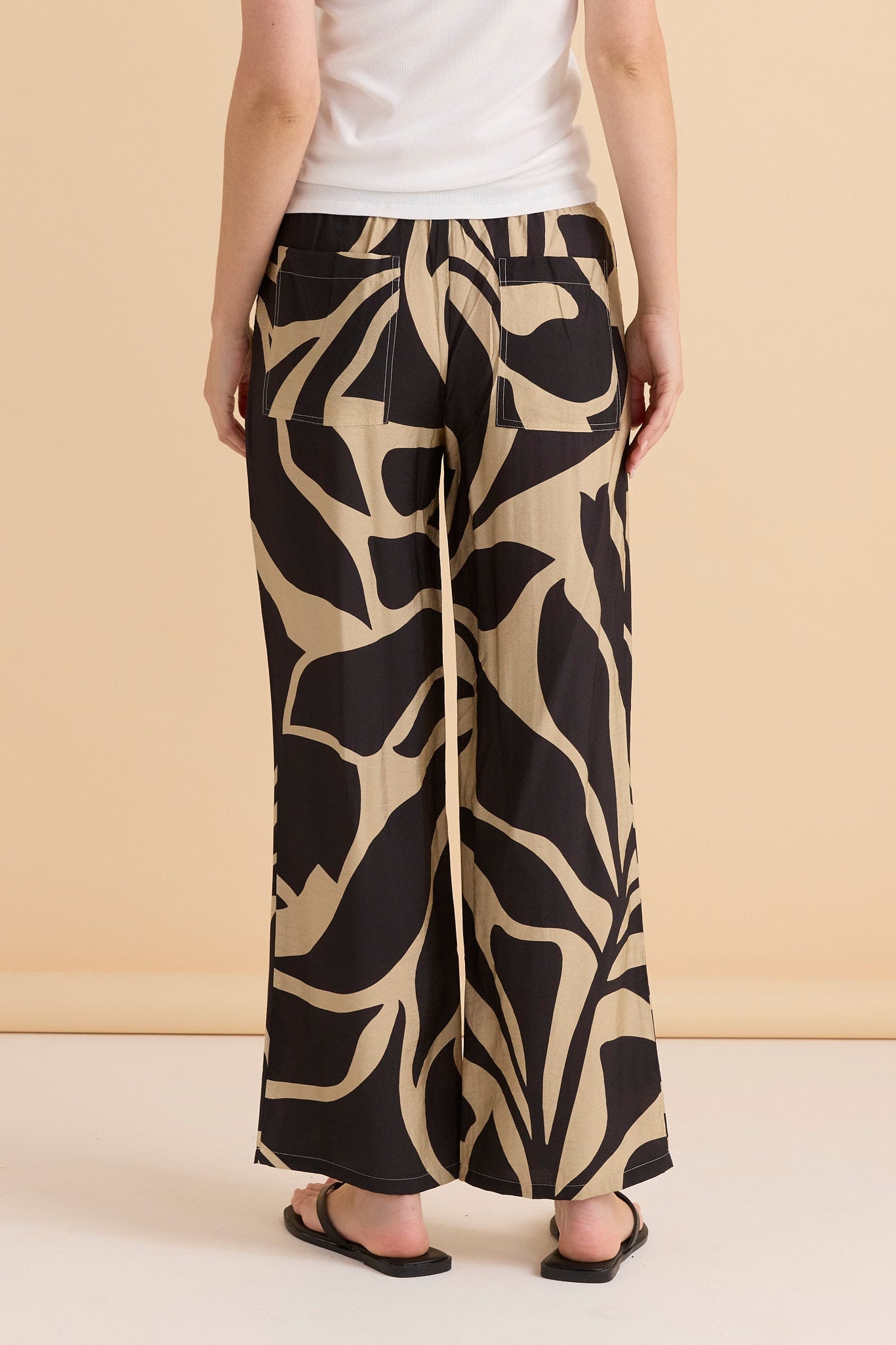 Betty Basics Sutton Relax Pant (Monochrome Floral)
