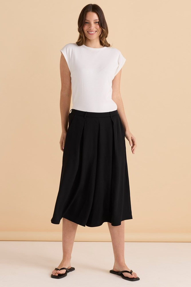 Image of a model wearing Pants. Productname: Betty Basics Rae Relax Culotte Black in Black colour by brand - Betty Basics