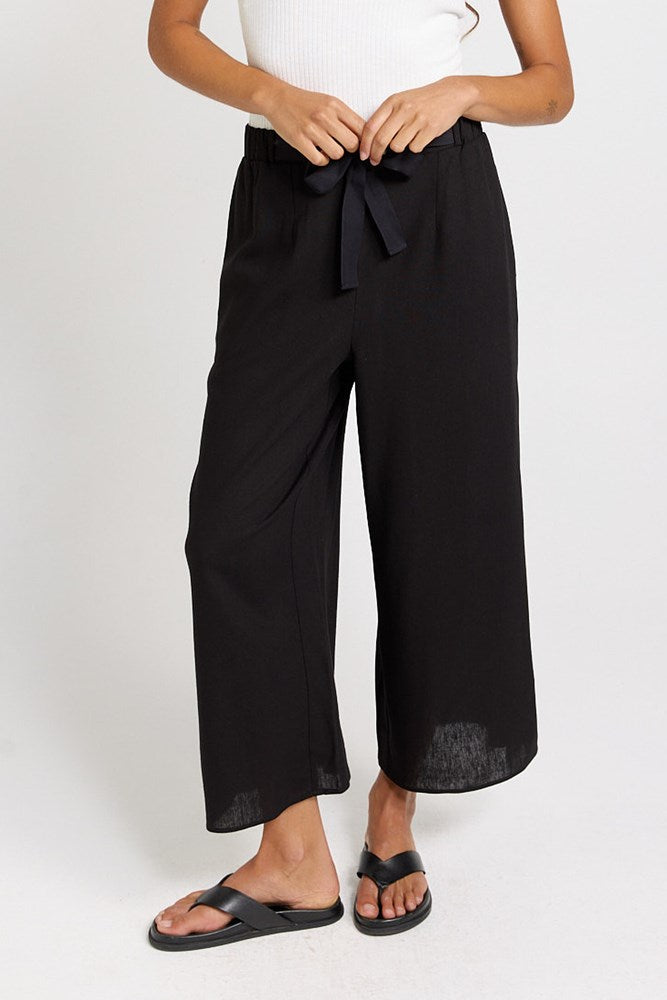 Betty Basics Bella Wide Leg Crop Pants (Black)