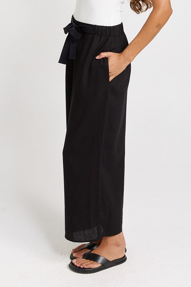 Betty Basics Bella Wide Leg Crop Pants (Black)