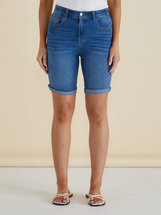 Image of a model wearing Shorts. Productname: Betty Basics Bonnie Bermuda Denim Indigo Blue Mix in Indigo Mix colour by brand - Betty Basics