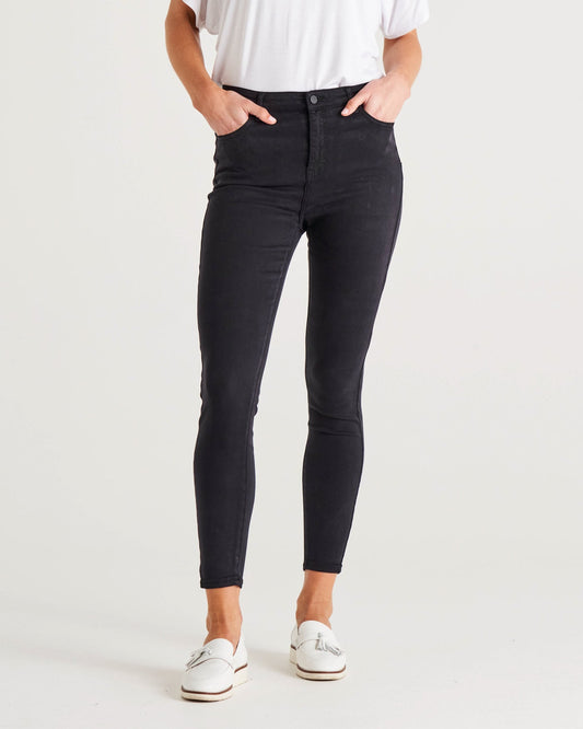 Image of Jeans. Productname: Betty Basics Essential Skinny Jeans Black in Black colour by brand - Betty Basics