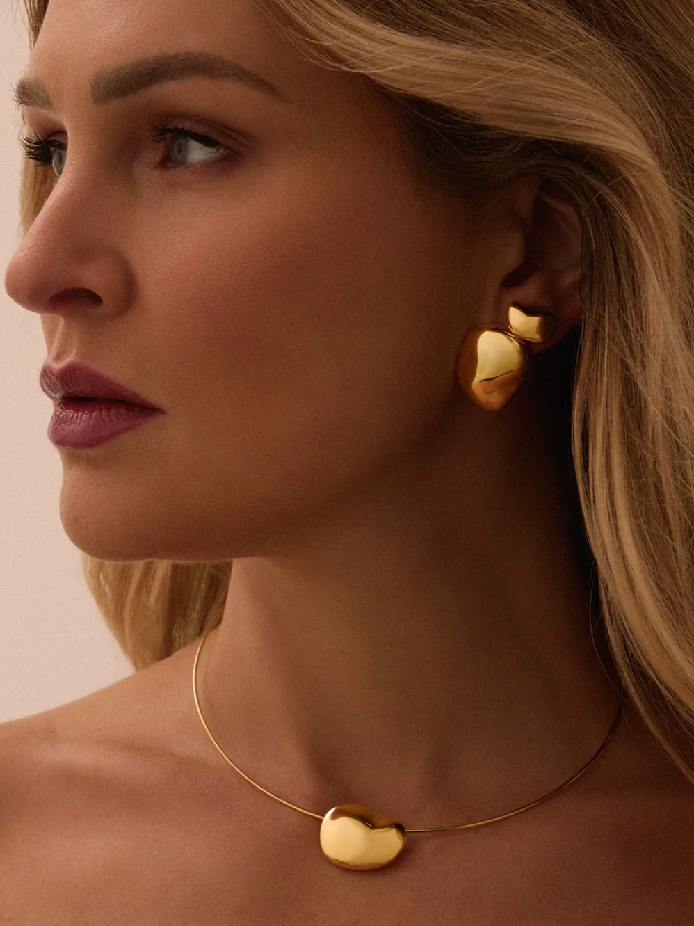 BLING BAR FAVA GRANDE STUDS (Gold)