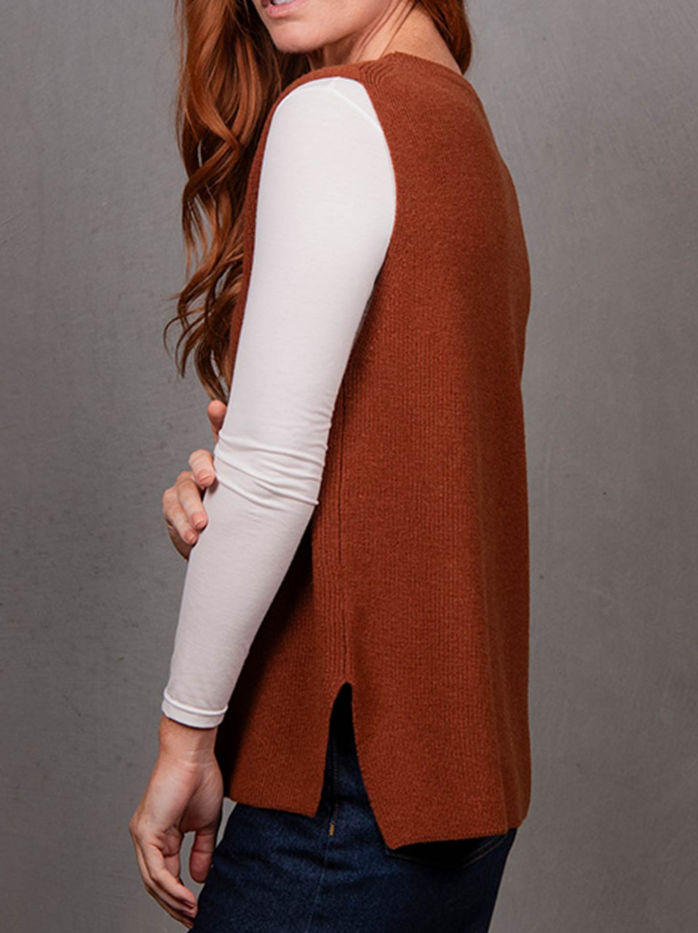 Bridge & Lord Crew Neck Vest (Chocolate)