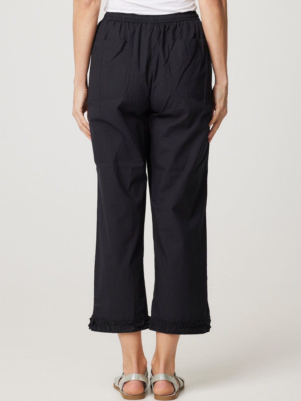 CAKE RUFFLE CARPI PANT (White)