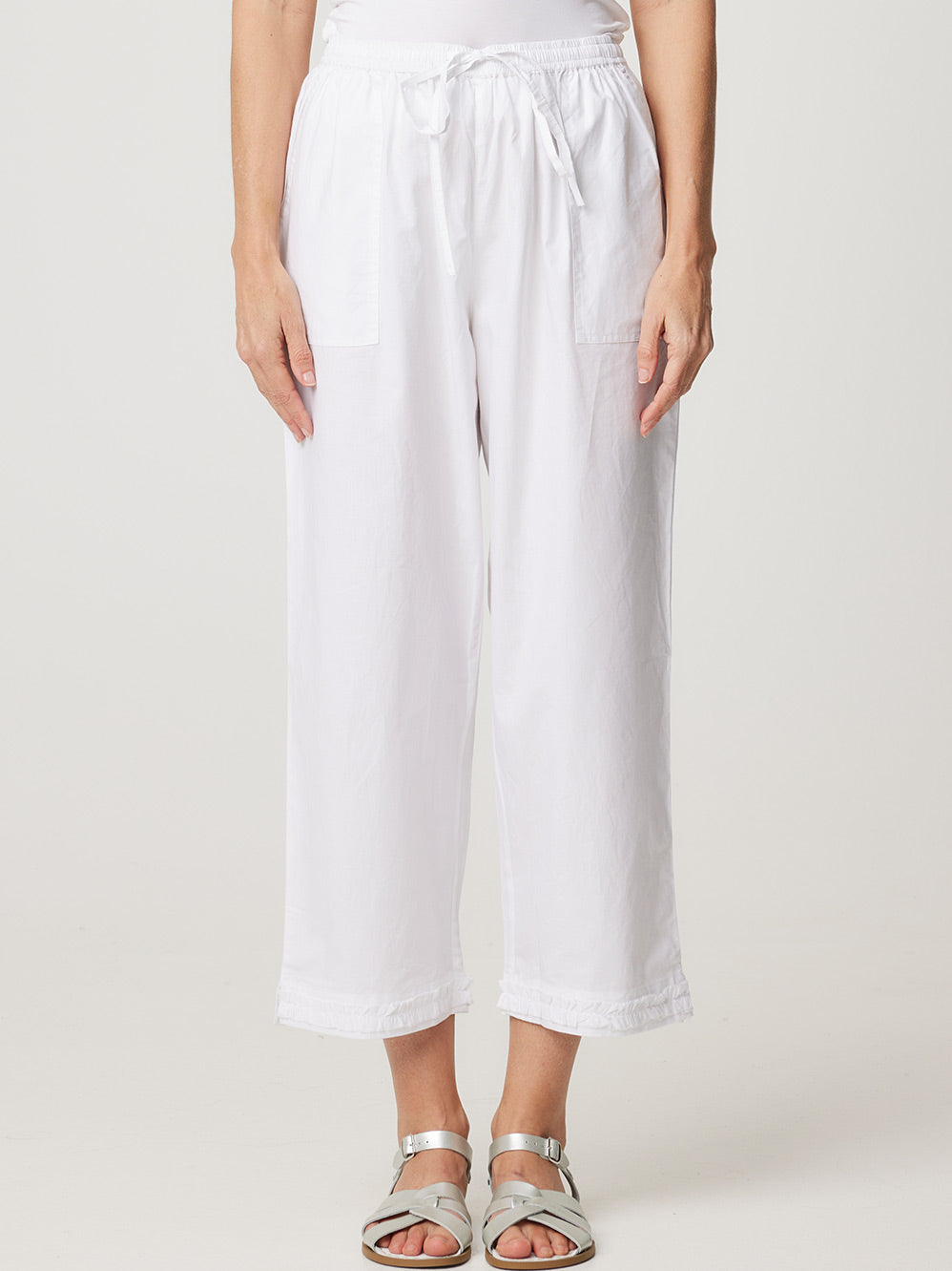 CAKE RUFFLE CARPI PANT (White)
