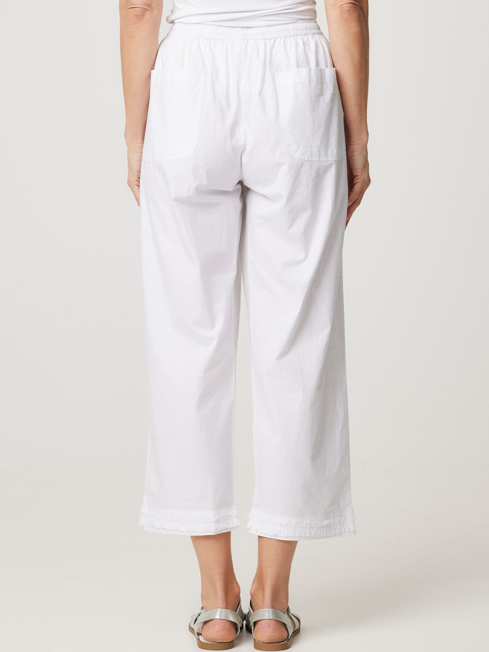 CAKE RUFFLE CARPI PANT (White)