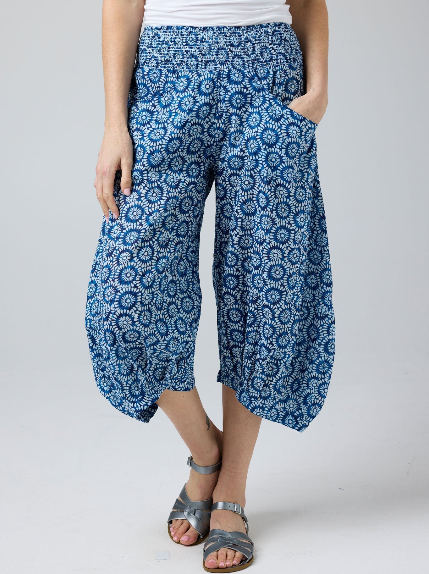 Image of a model wearing Pants. Productname: CAKE LEE LOUNGE PANT in Birdie colour by brand - Cake