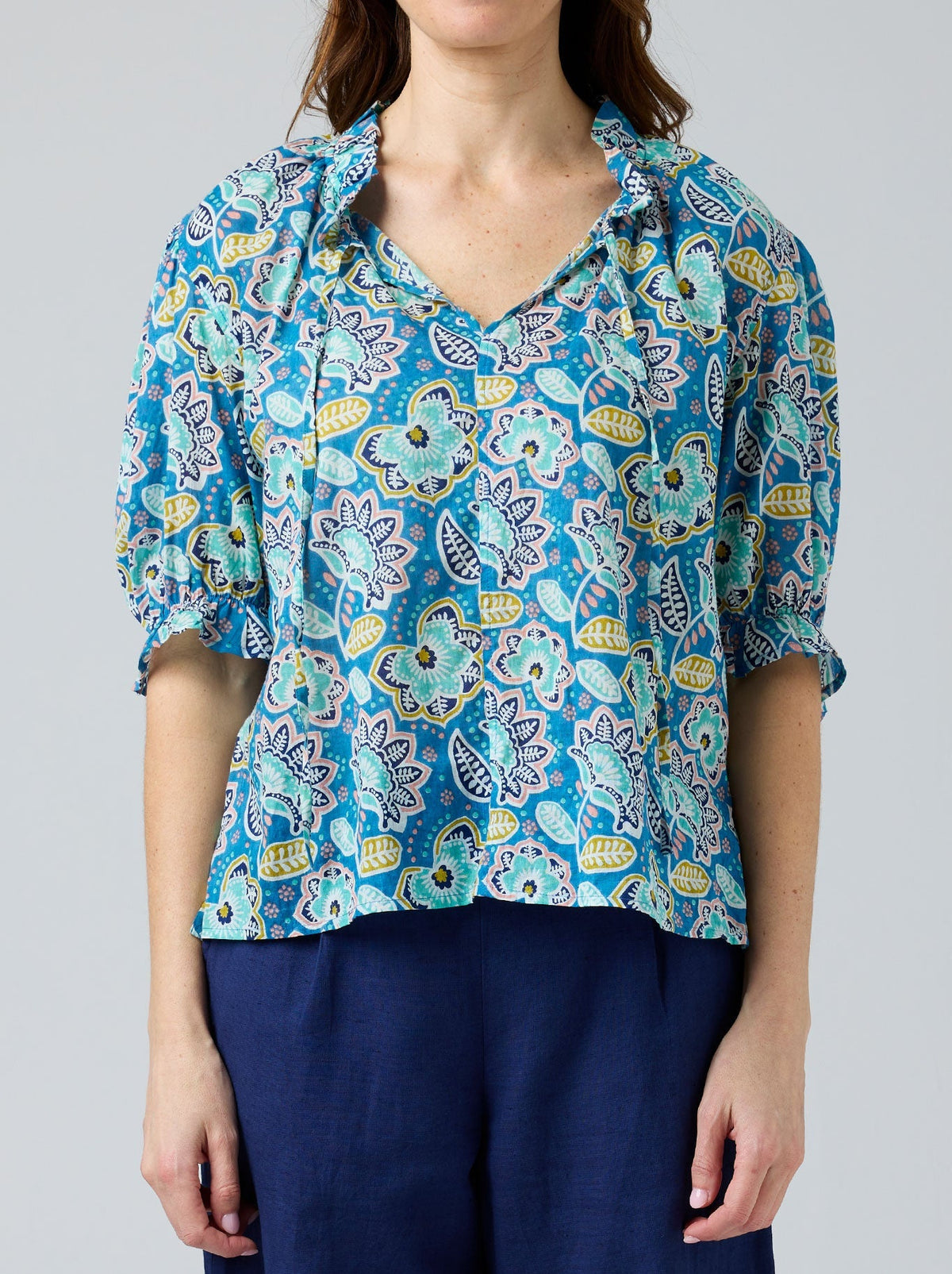 CAKE TIE NECK BLOUSE (Folk Flower)