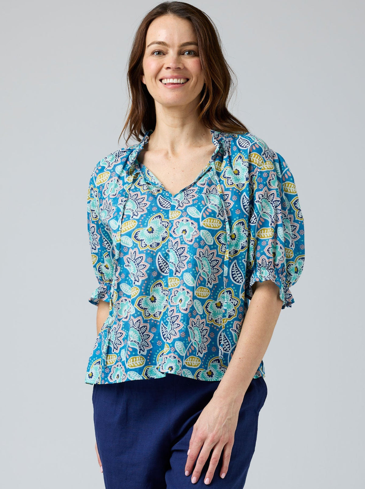 CAKE TIE NECK BLOUSE (Folk Flower)