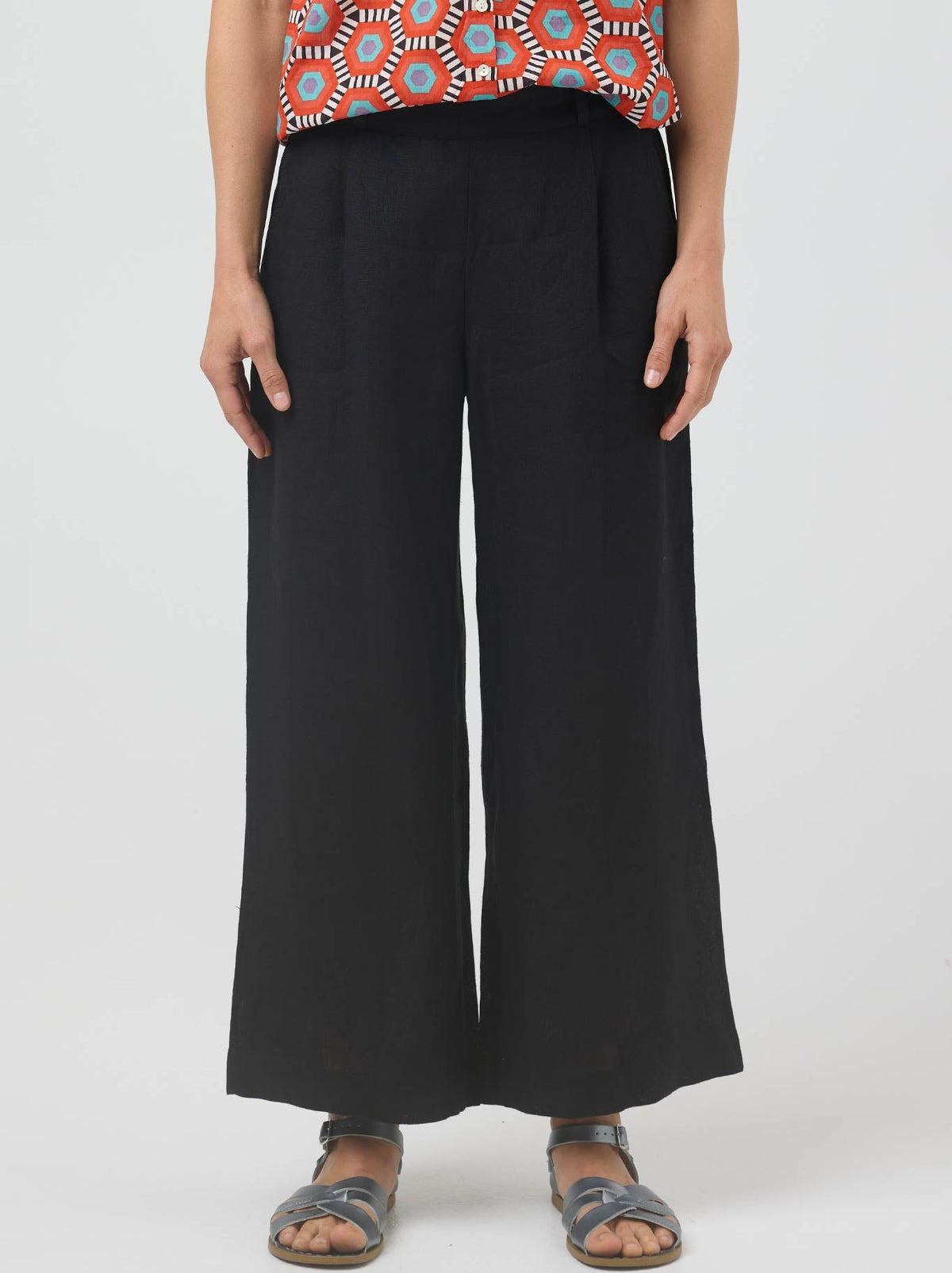 Image of a model wearing Pants. Product name - Cake Hayley Linen Pant in Black colour by brand - Cake