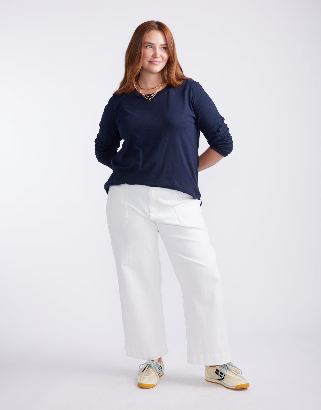 White & Co. Essential Scoop Hem Long Sleeve T-shirt (Navy)