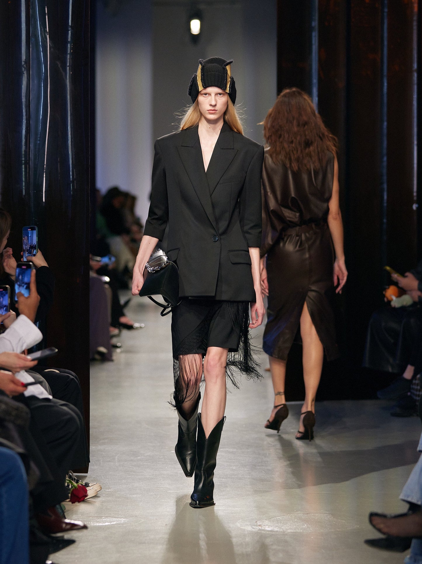 CHRISTOPHER ESBER Didion Tailored Crop Sleeve Blazer (Black)