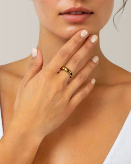LAVANA Classic Dome Gold Ring