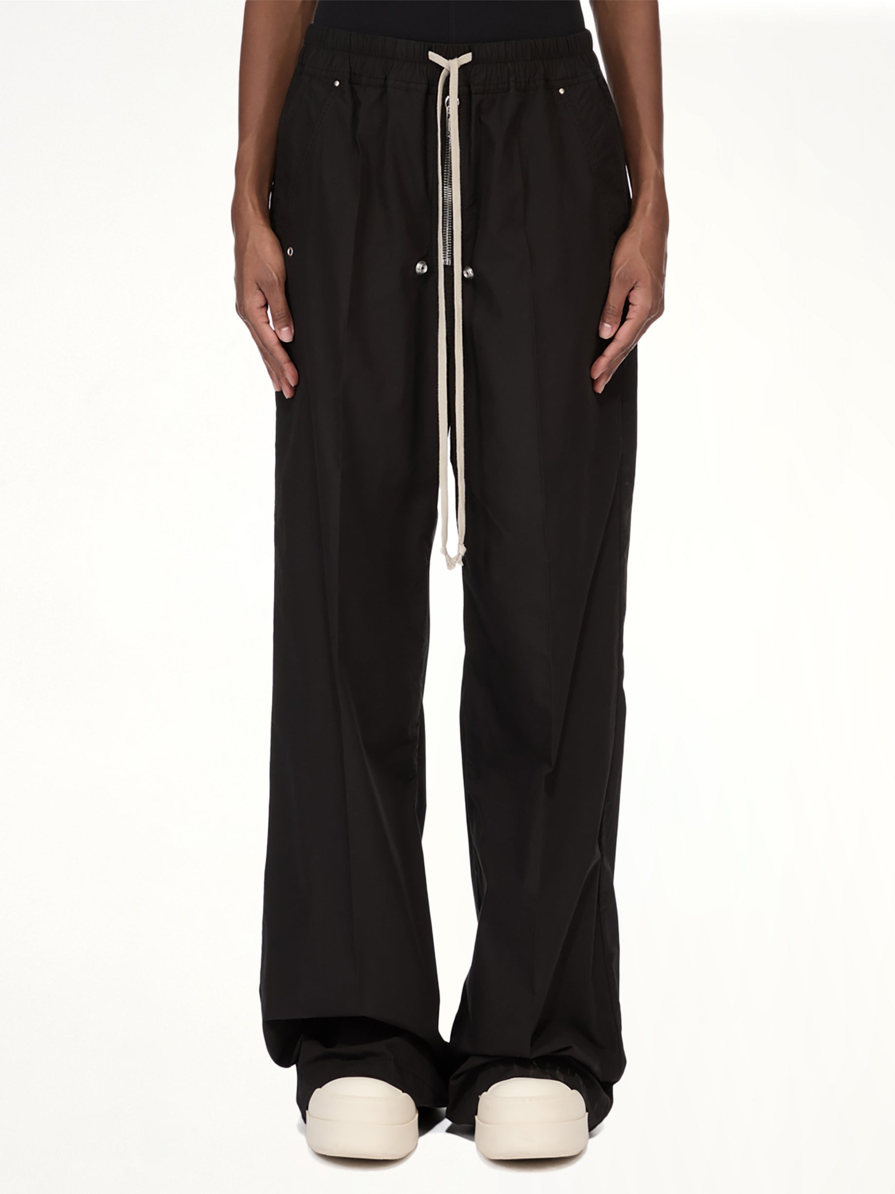 Image of a model wearing Pants. Product name - Geth Belas in Black colour by brand - RICK OWENS DRKSHDW