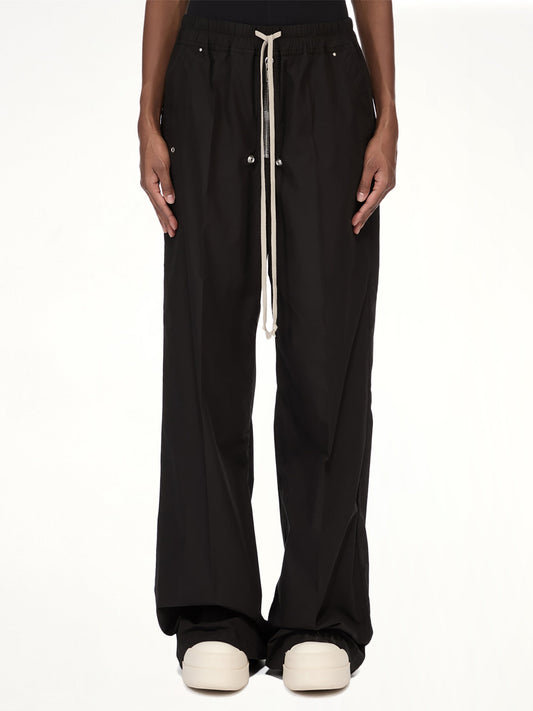 Image of a model wearing Pants. Product name - Geth Belas in Black colour by brand - RICK OWENS DRKSHDW