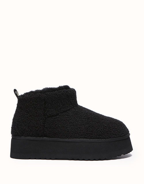 Image of Heels. Product name - EVERAU® Ultra Platform Teddycozy Boots in Black colour by brand - Everau