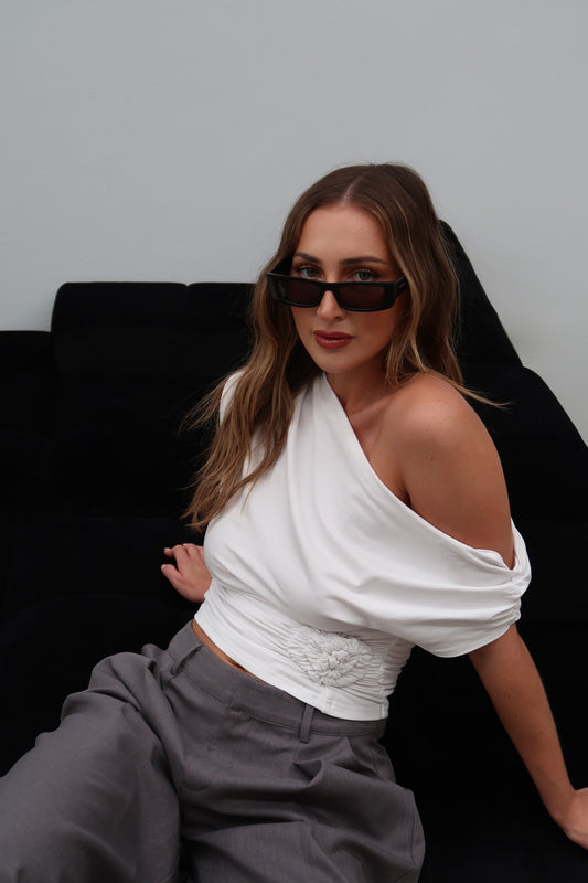 Image of a model wearing Tops. Productname: SNDYS OLIVIA TOP in White colour by brand - SNDYS