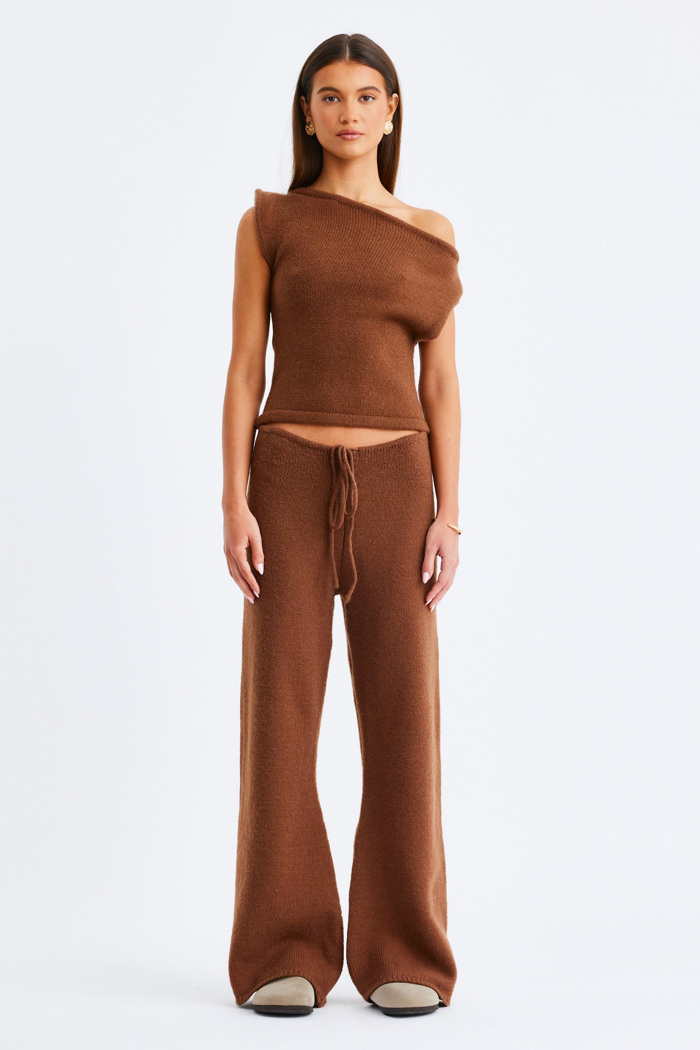 Image of a model wearing Pants. Productname: SNDYS MAJA KNIT PANTS in Chocolate colour by brand - SNDYS