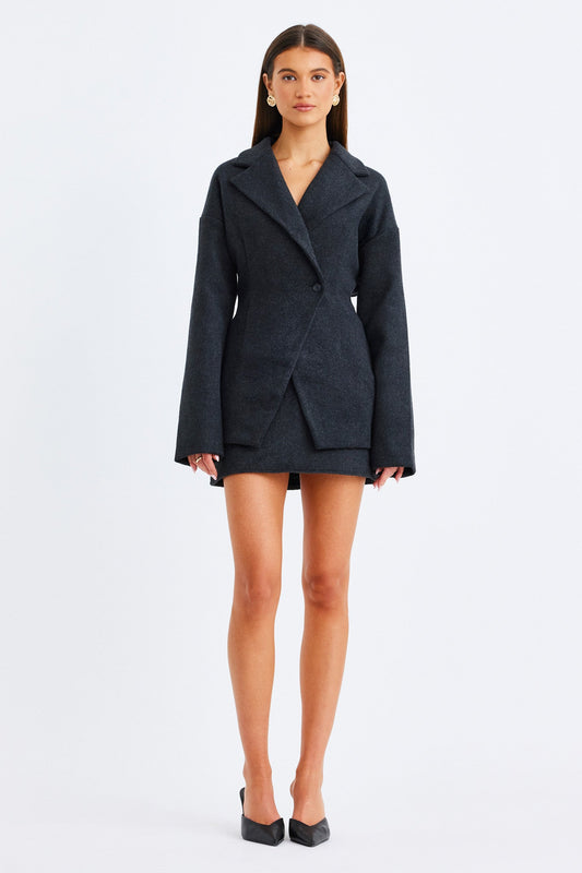 Image of a model wearing Outerwear. Productname: SNDYS JOVIE CINCHED BLAZER in Charcoal colour by brand - SNDYS