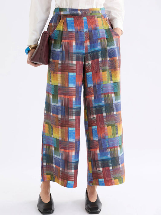 Image of a model wearing Pants. Productname: ELK SEINE PANT in Print colour by brand - Elk