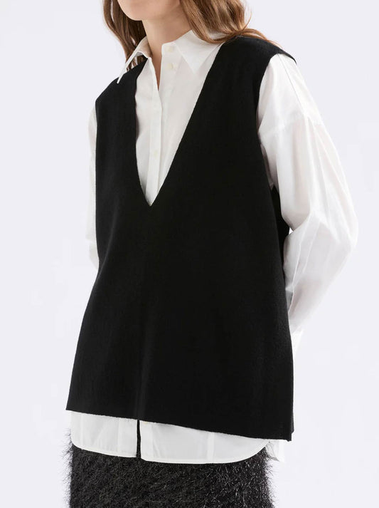 Image of Coats & Jackets. Productname: Elk Alin Vest in Black colour by brand - Elk